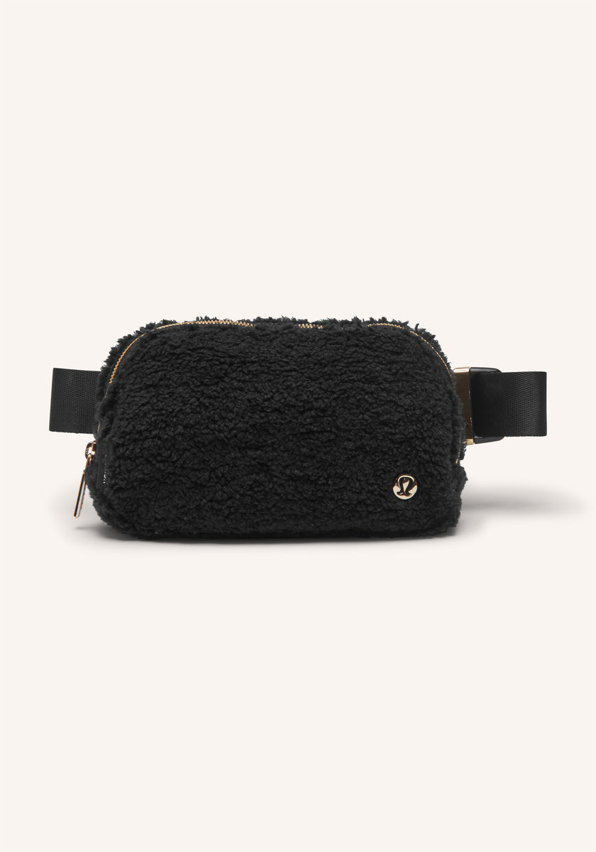 *BRAND factory NEW* Everywhere Belt Bag Fleece Rabbit